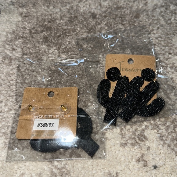 Treasure beaded cactus dangle stud earrings black 🌵 - Picture 2 of 2